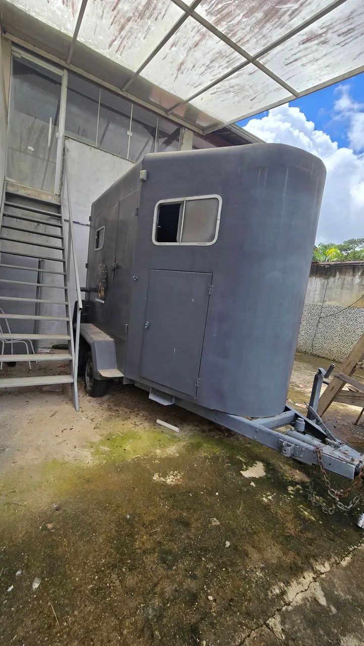Trailer para transporte de cavalos 