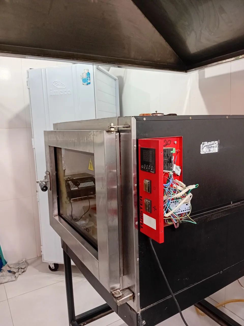 Prestação de serviços elétricos e reparos em aparelhos eletrodomésticos 