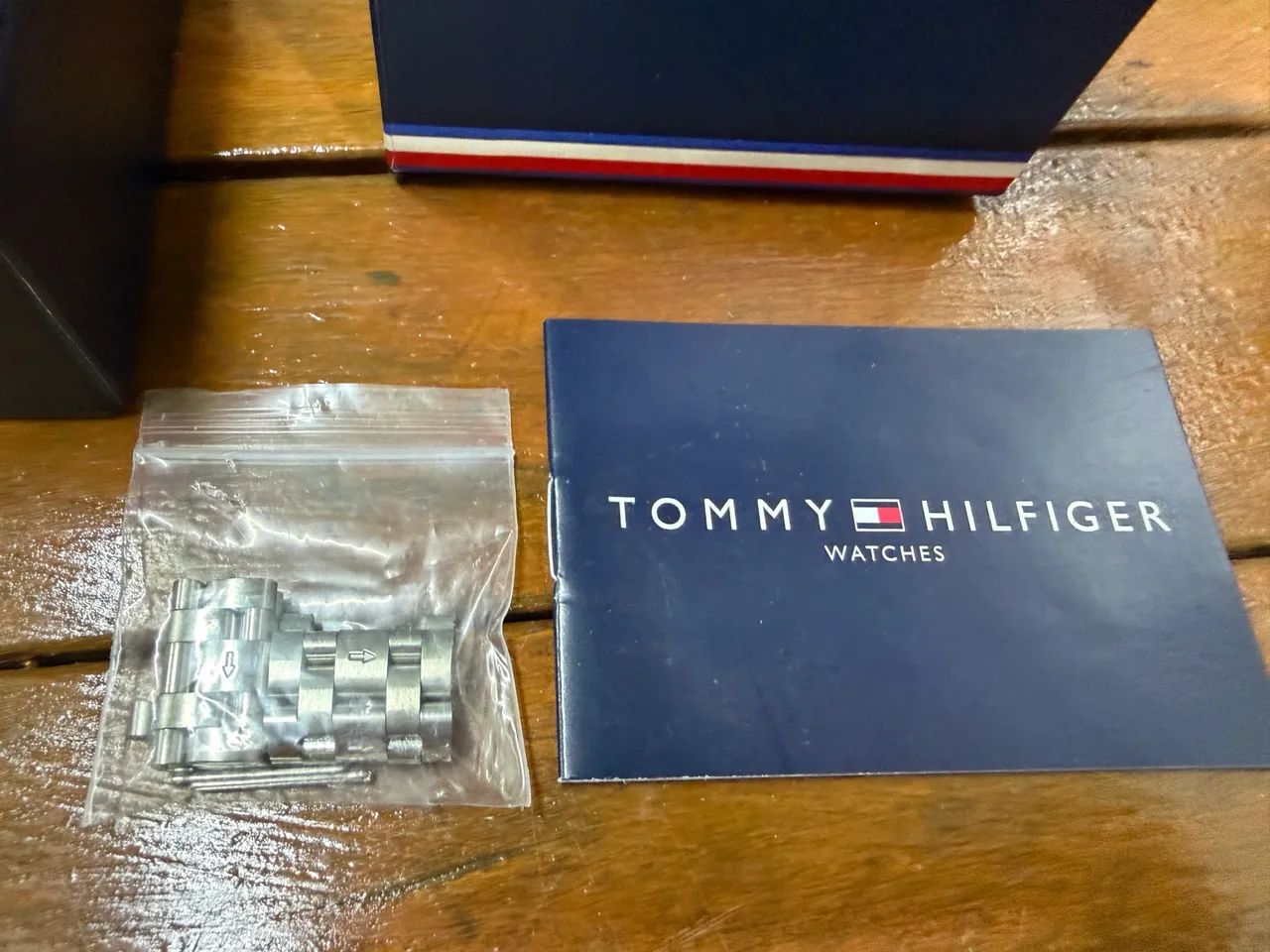 Relógio Tommy Hilfiger prateado ( NUNCA USADO )  - Foto 4