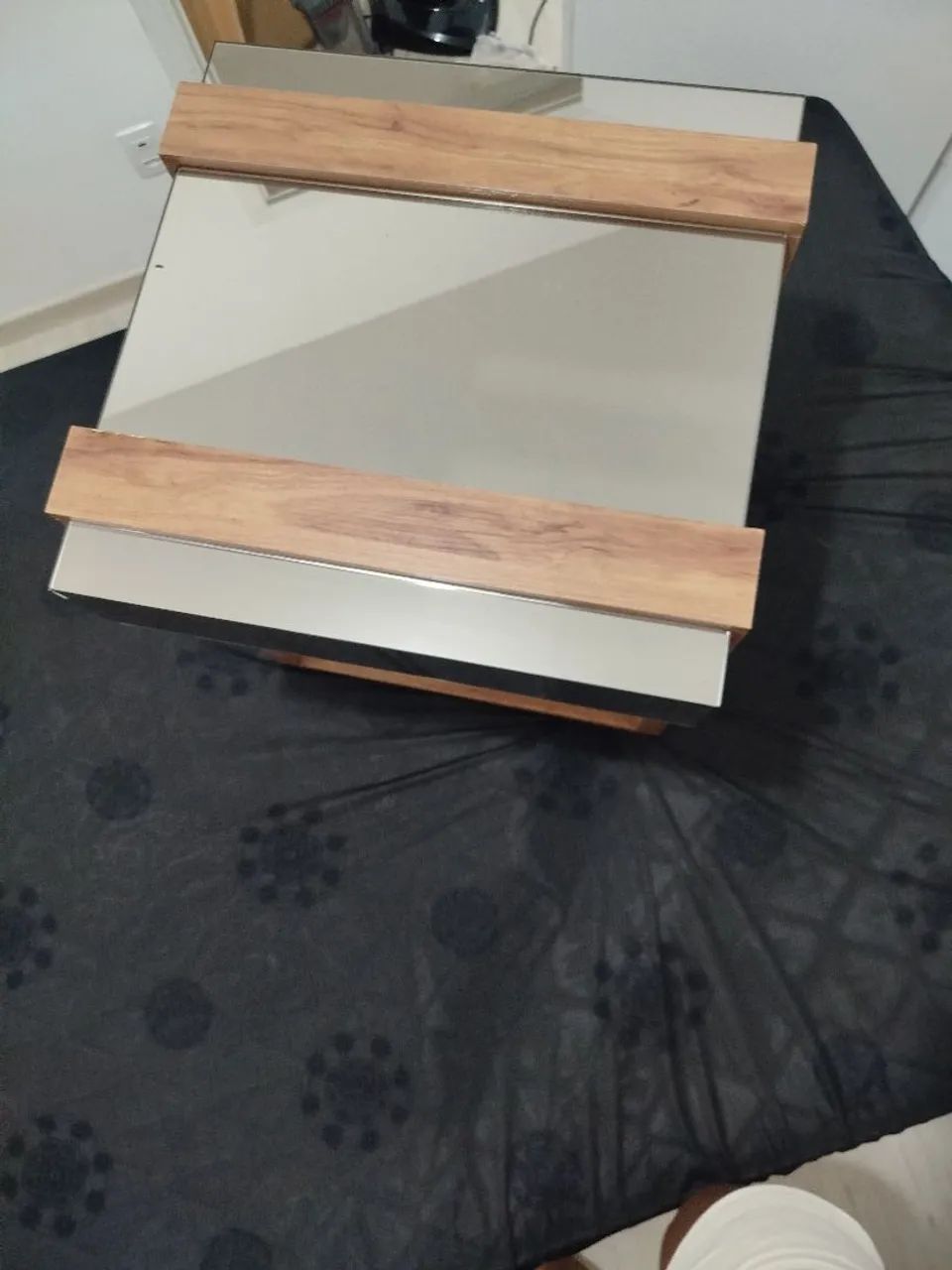 Mesinha elegante de vidro
