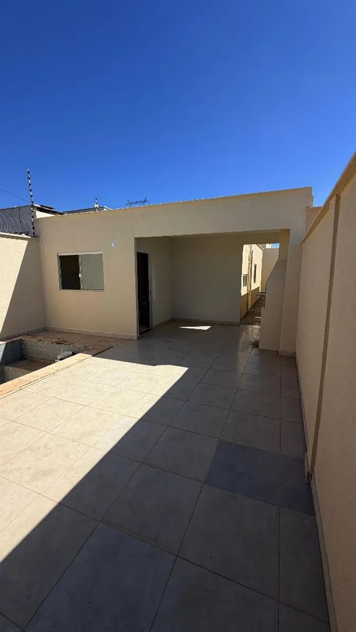 CASA NOVA COM PISCINA À VENDA - BAIRRO DOS MINÉRIOS<br>