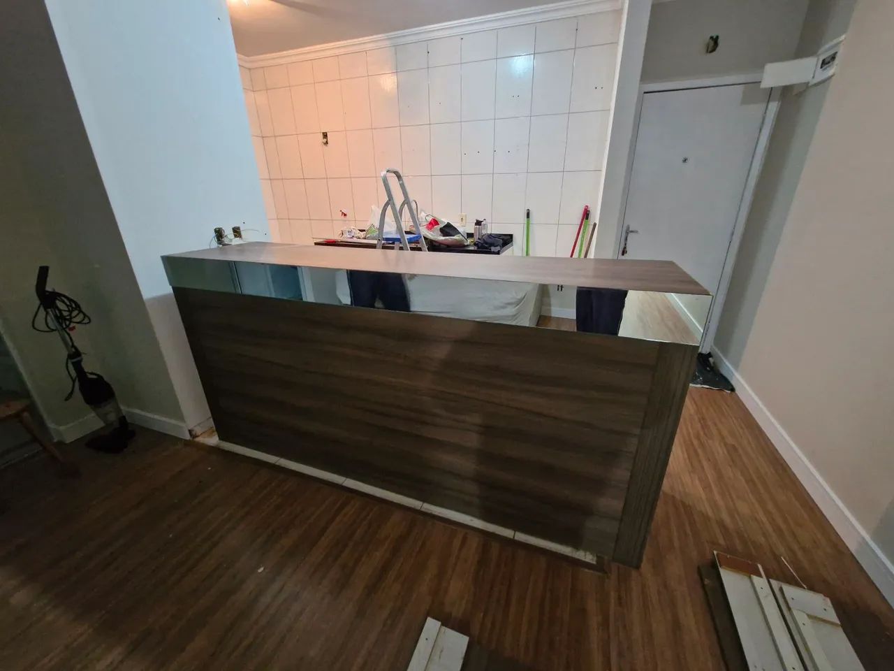 Balcão de cozinha passa prato/mesa