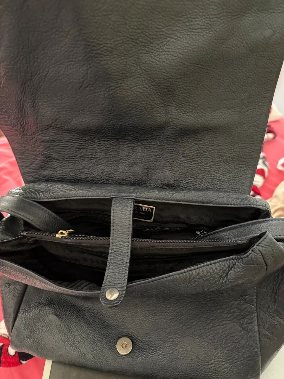 Bolsa Prada em couro legítimo, com logo em relevo  - Foto 3