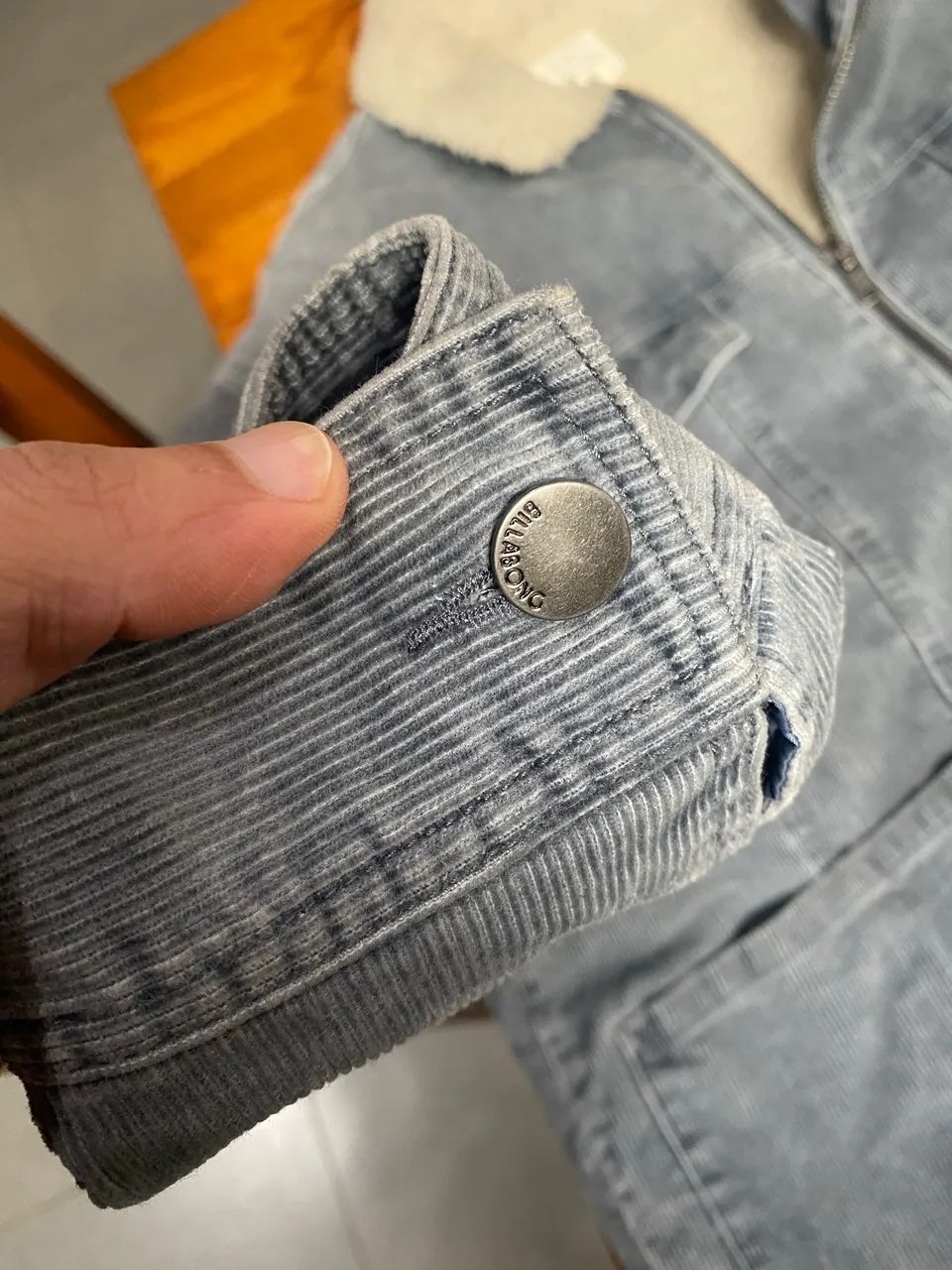 Jaqueta jeans com pelos Billabong - Foto 2