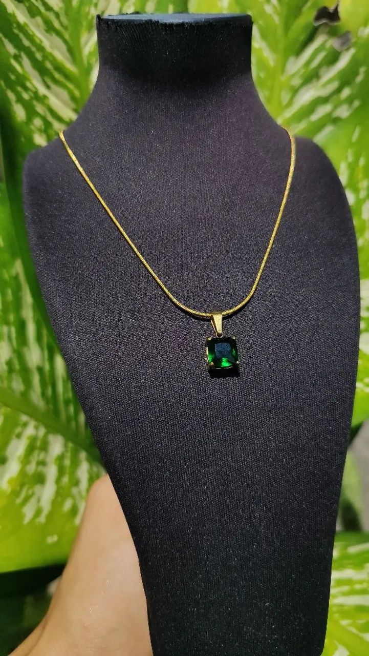 Colar feminino dourado em aço inoxidável 