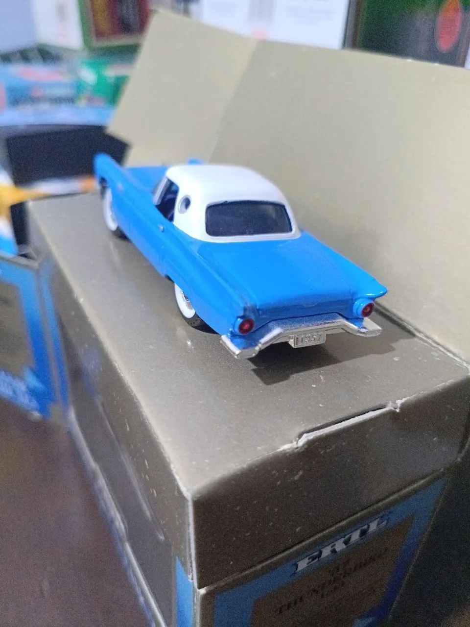 Miniatura ERTL 57 Thunderbird 1:43 Importado - Foto 2