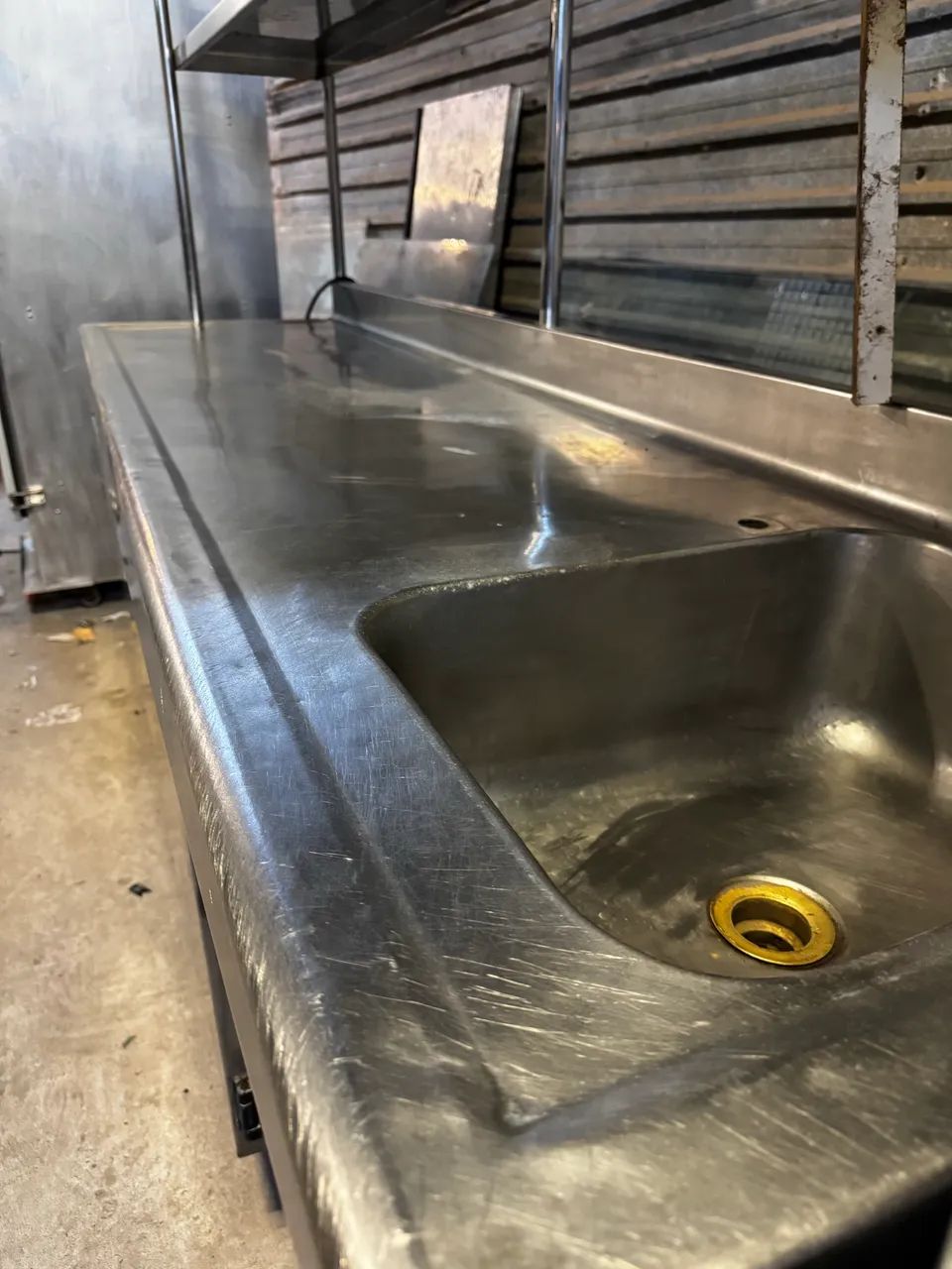 Bancada refrigerada com pia em aço inox 2,5 M  - Foto 3