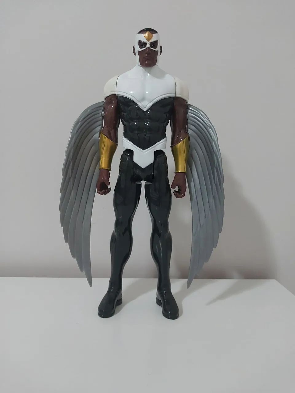 Boneco Falcon Negro 30cm  - Hasbro 