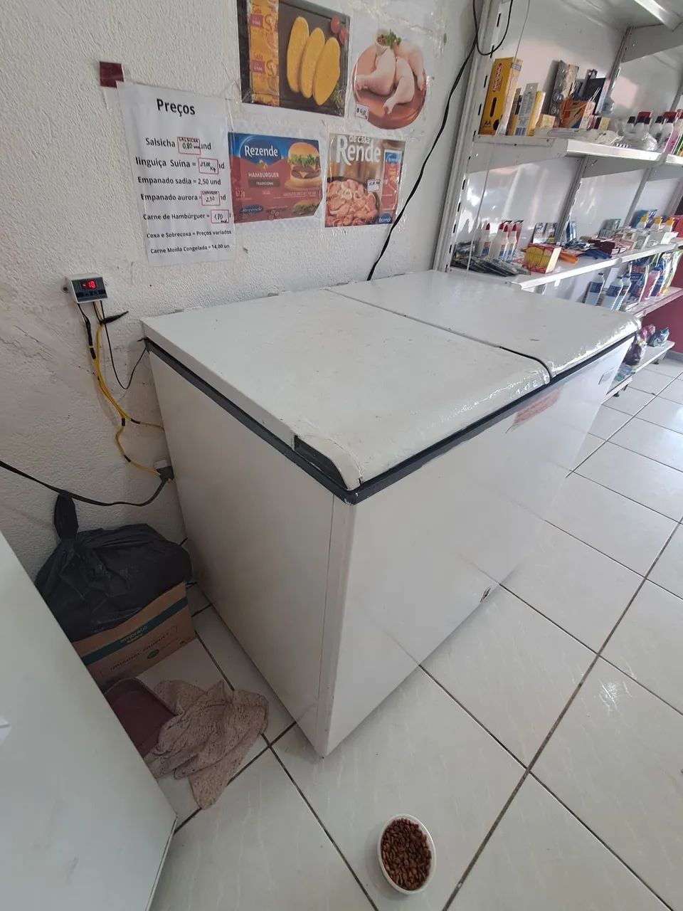 Vendo frizer. Expositor e prateleiras. Balança e balcão de atendimento. - Foto 4