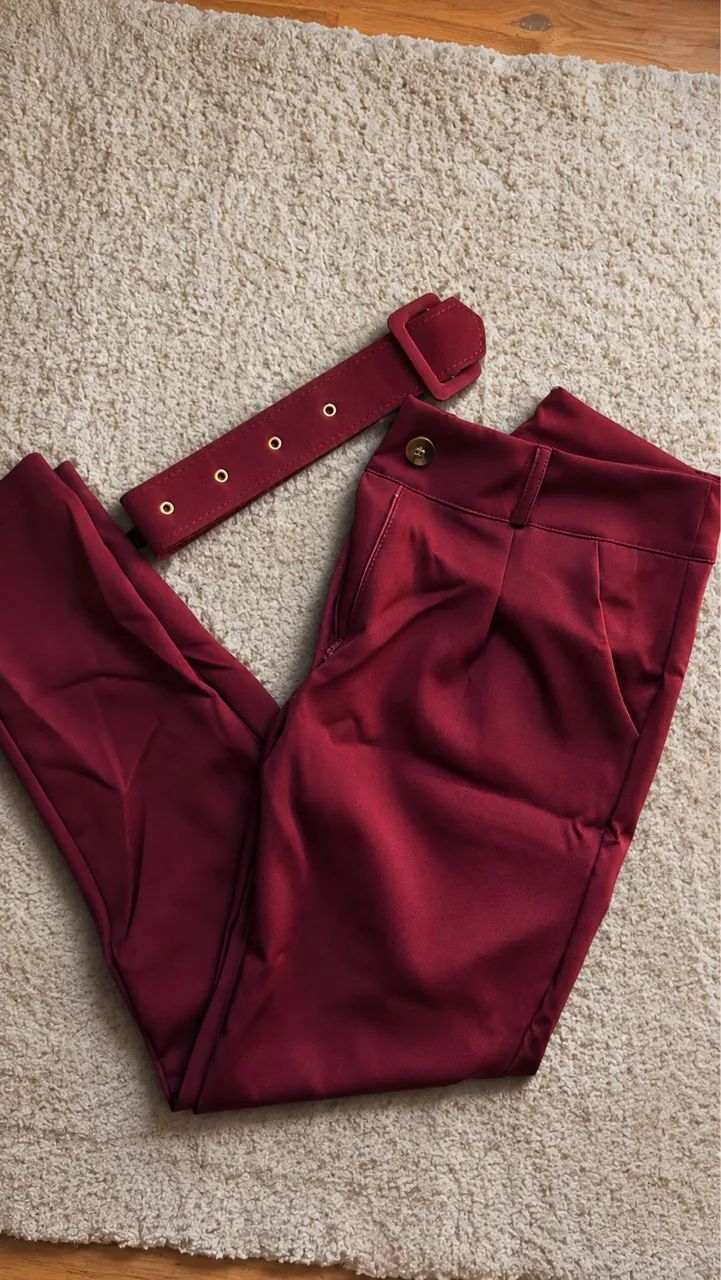 Calça Alfaiataria bordo- com cinto 