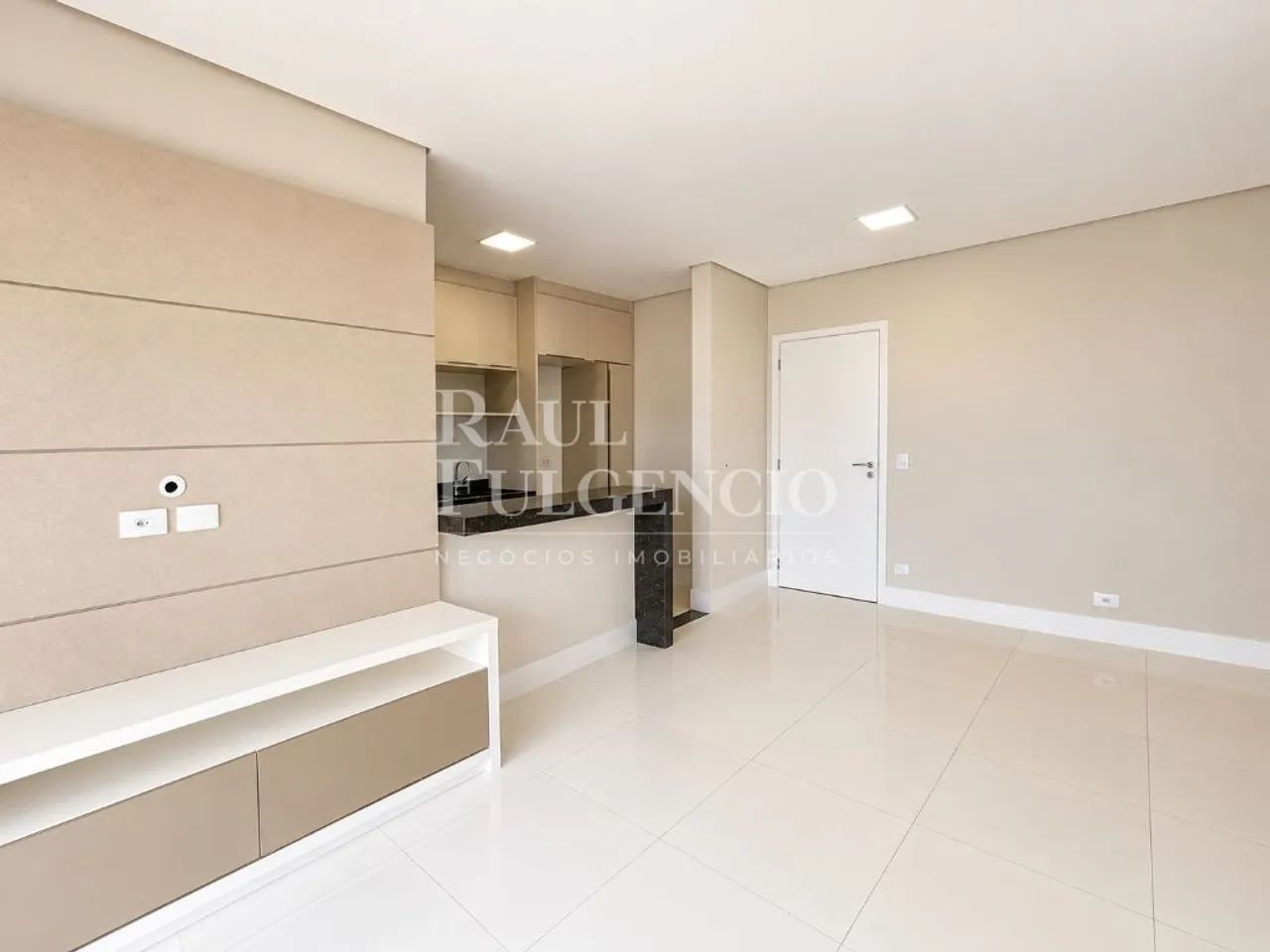 Apartamento para alugar no Edifício Uptown contendo 3 quartos sendo 1 suíte. - Foto 2
