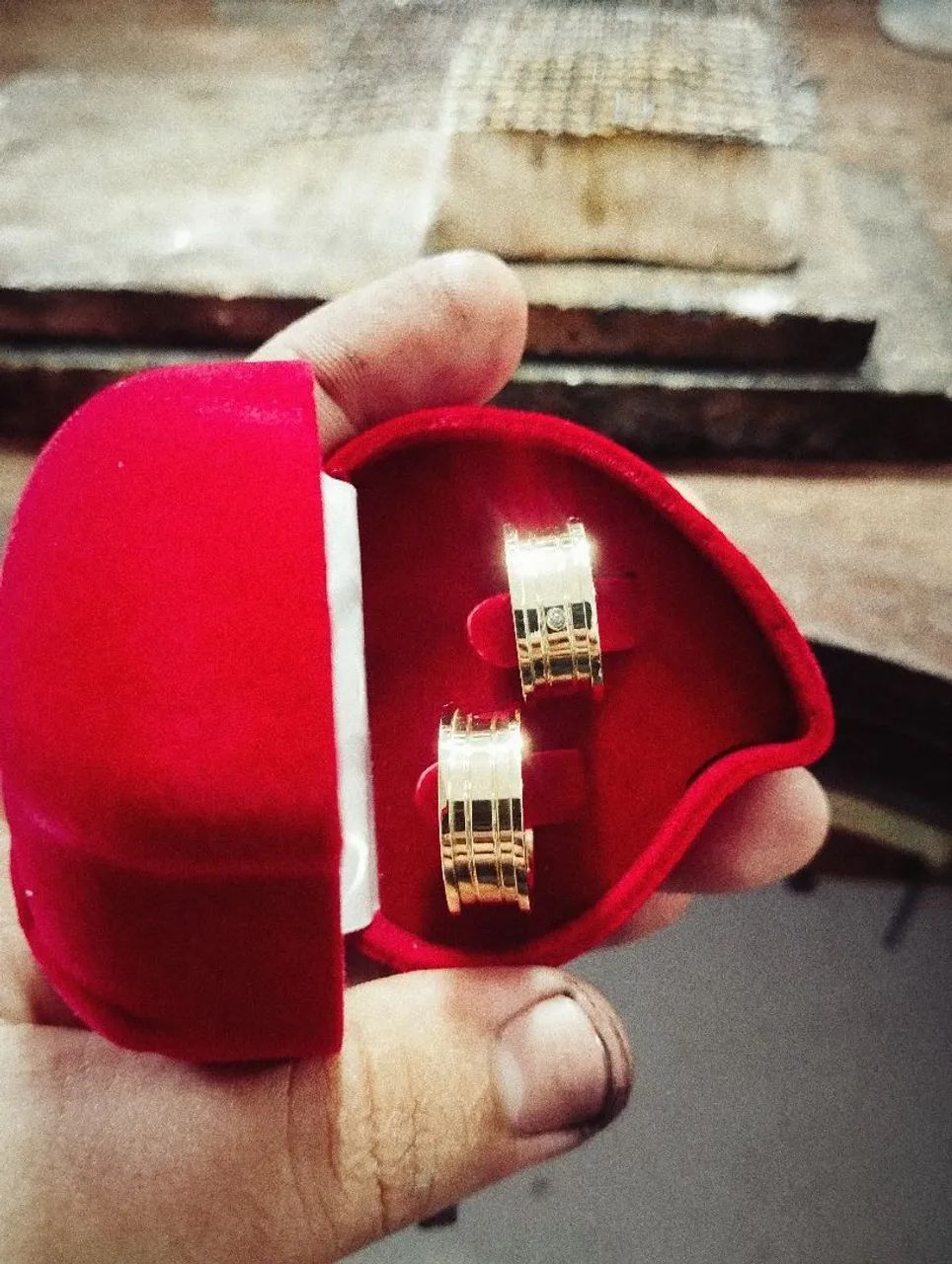 Alianças modelo BVLGARI em ouro 18k - Foto 5