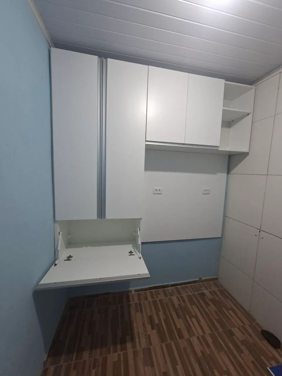 Fabricamos móveis planejados e fazemos estalação de portas ? 