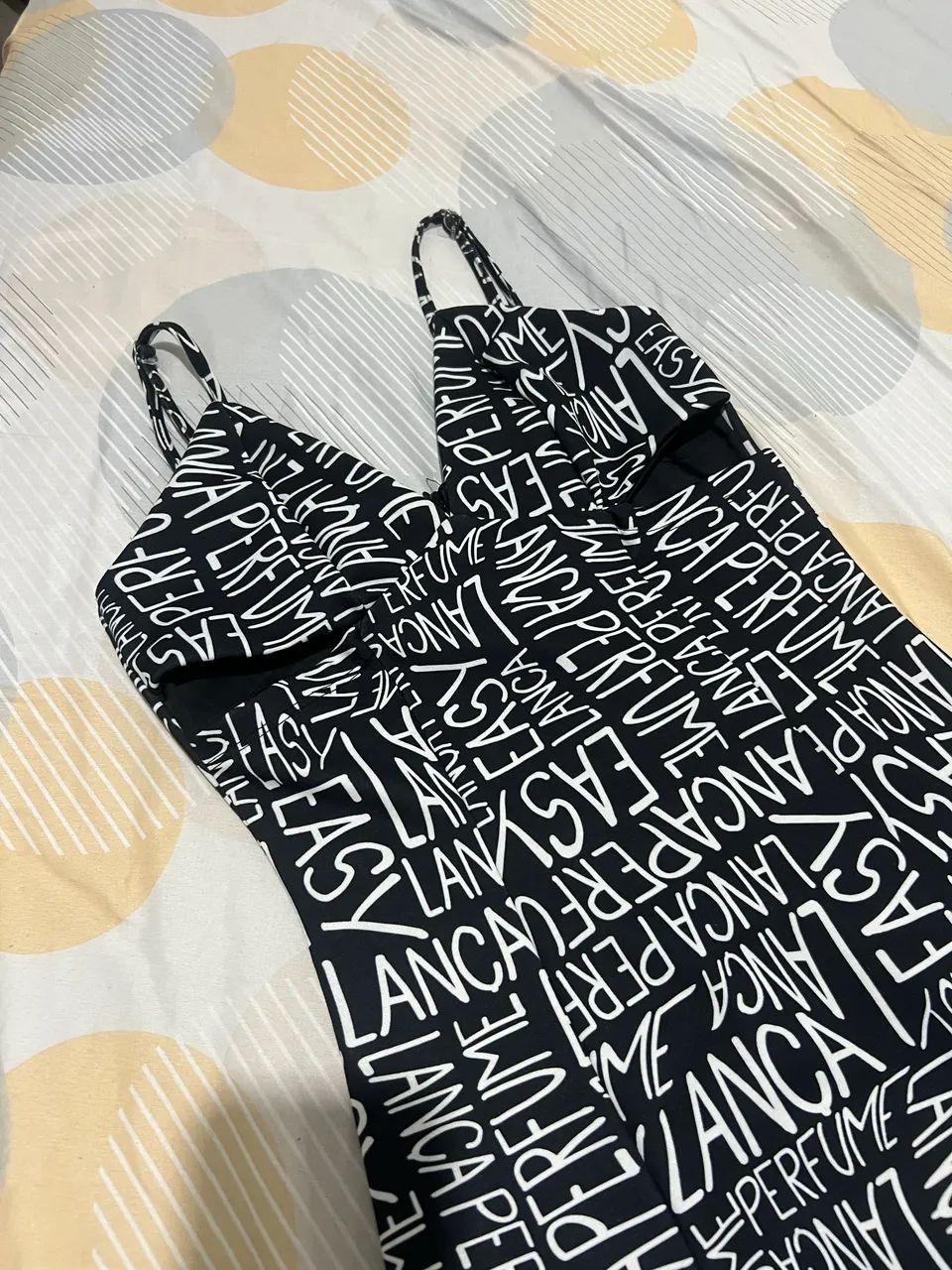 Vestido lança perfume 