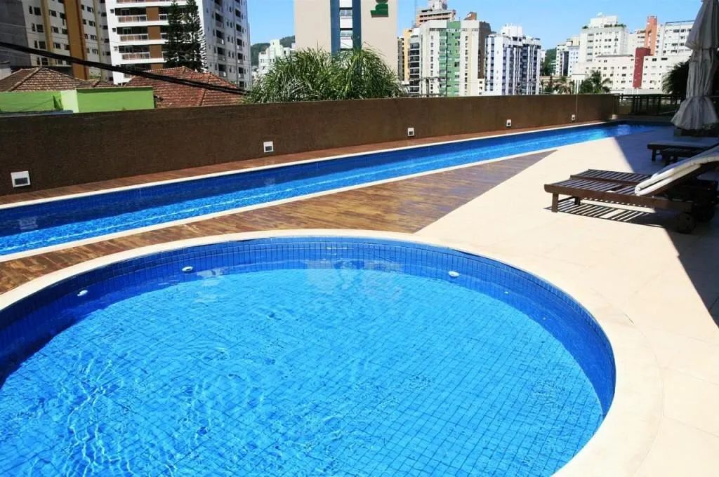 Apto 2 dorms (1 suíte), 100% mobiliado, sacada fechada, lazer completo e 1 vaga. Excelente - Foto 2