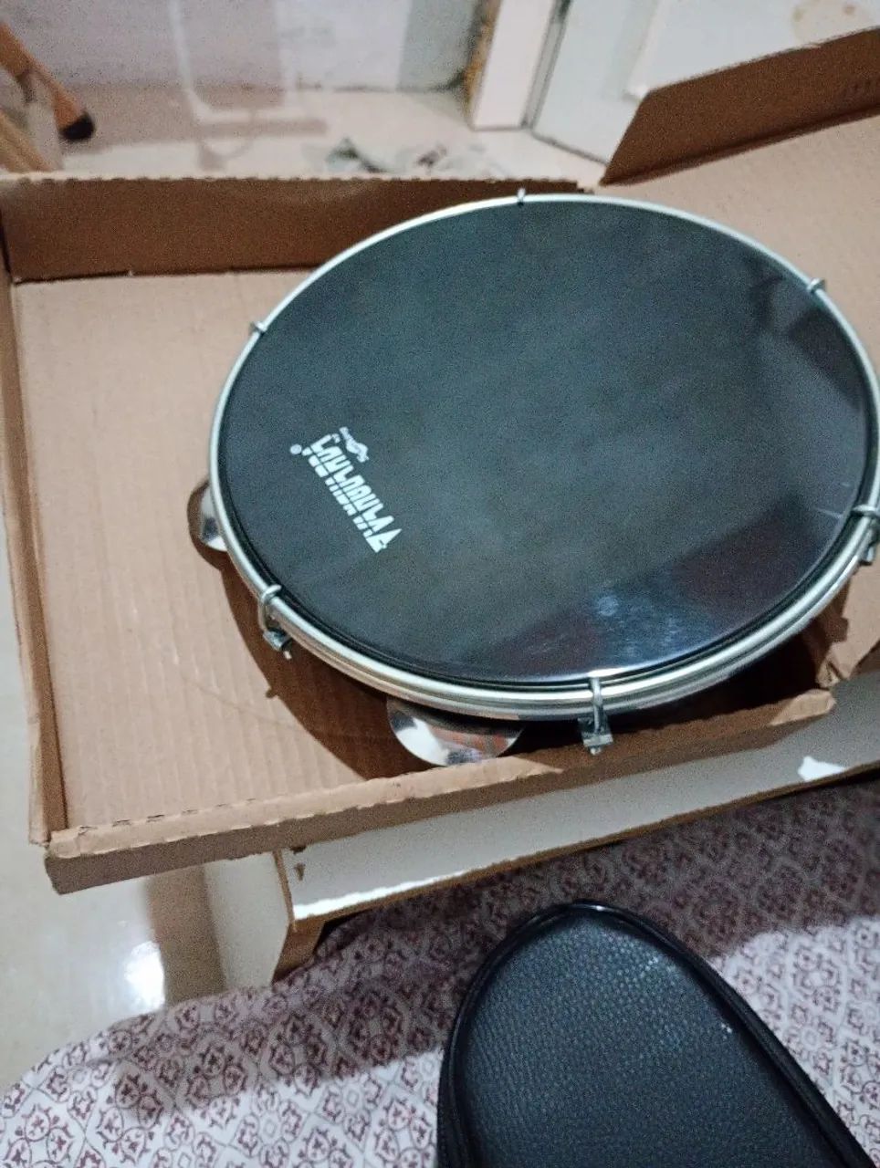 Pandeiro de dez polegadas novo, contemporânea.