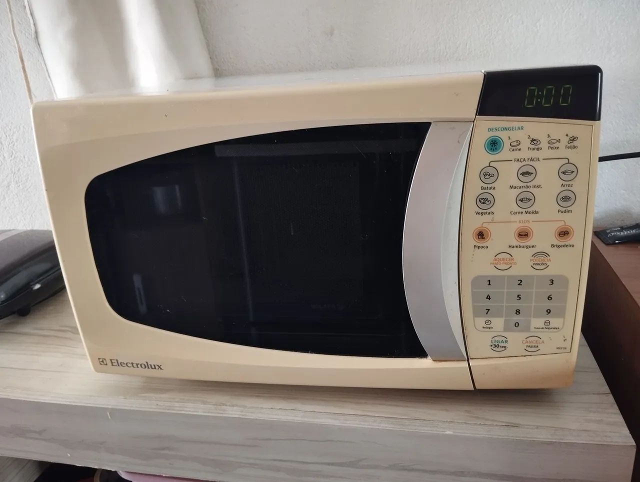 Micro-ondas Electrolux MEF28 127V - Foto 4