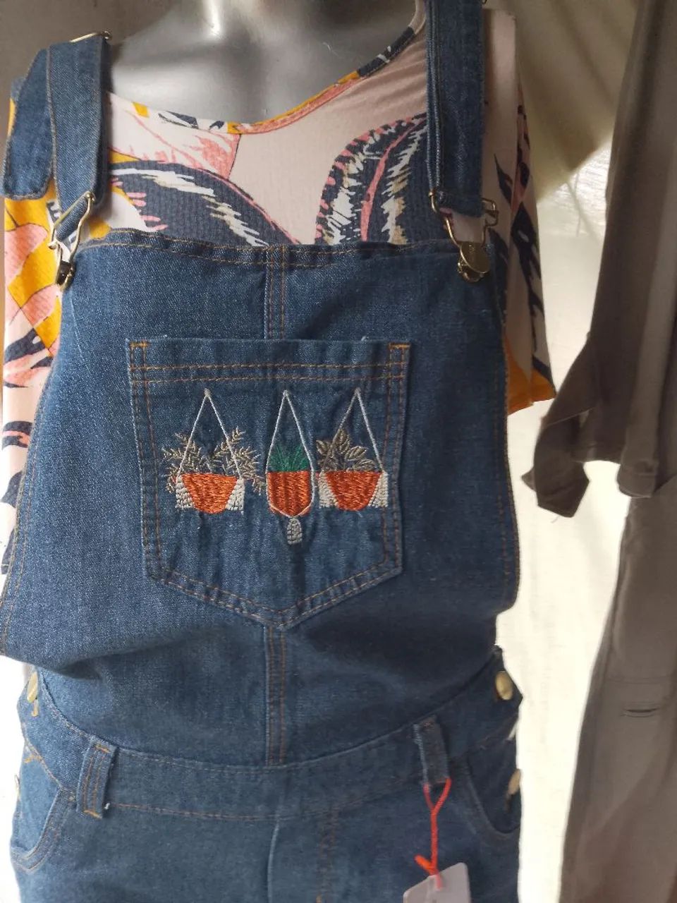 Vendo macaquinho jeans feminino  - Foto 5