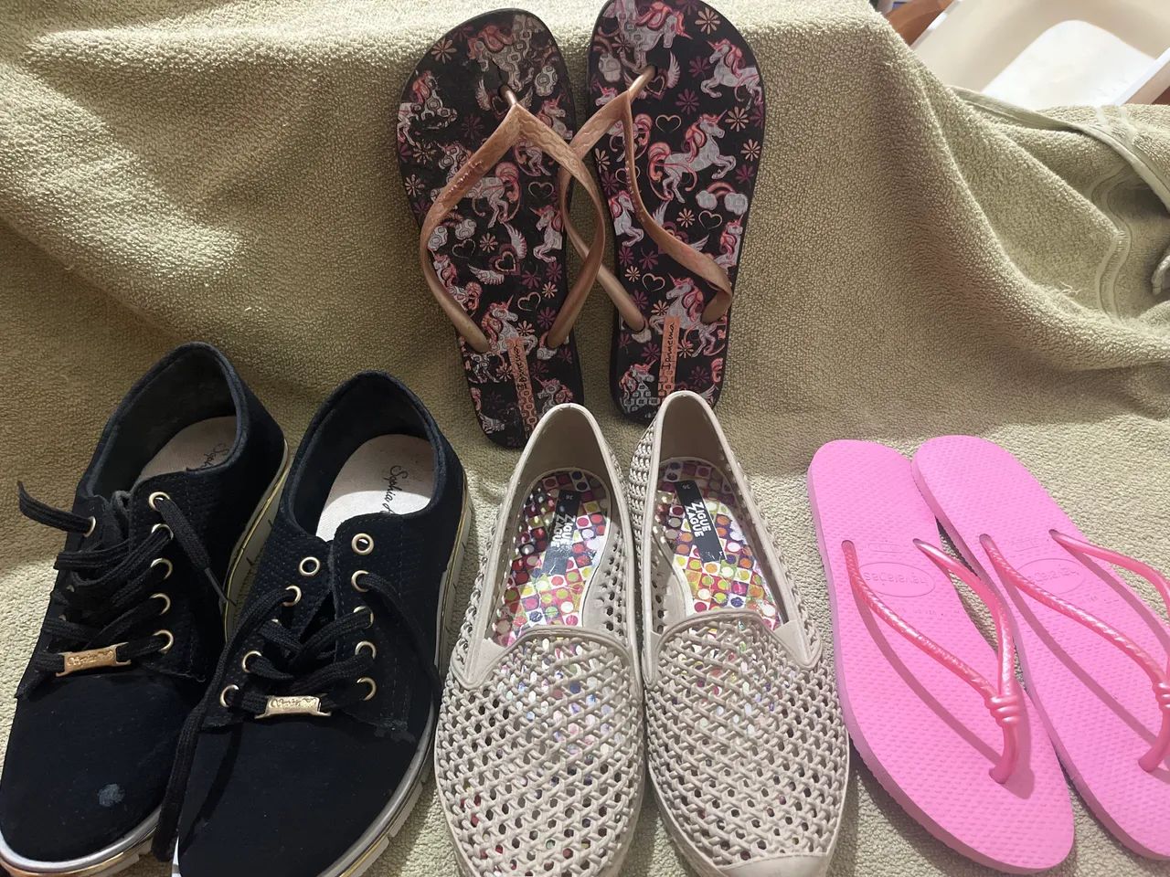 Sapatilhas e chinelo 