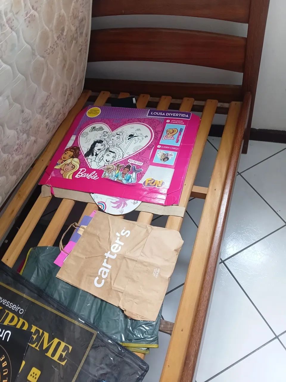 Vendo cama madeira macissa com colchão  - Foto 2