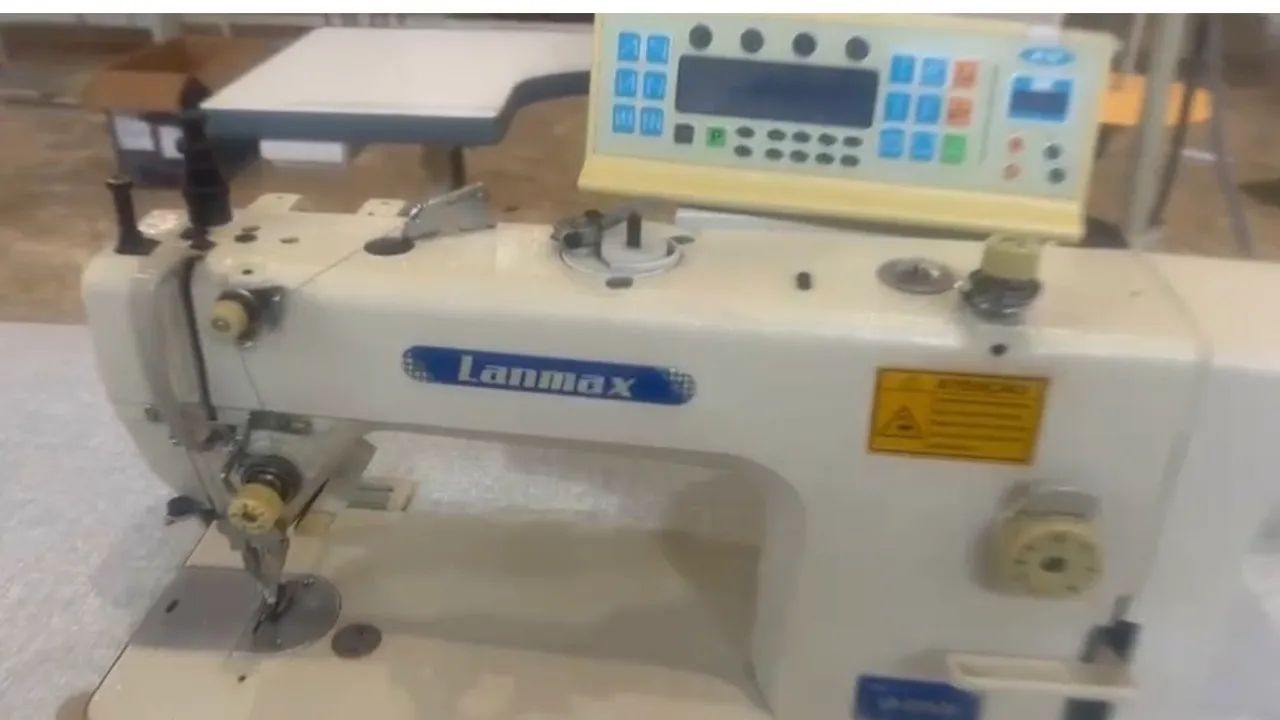 Máquina de costura eletrônica 