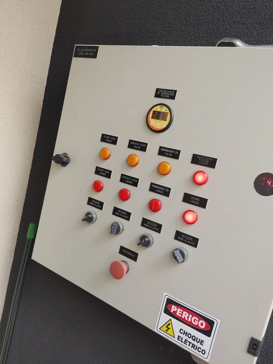 Montagem e manutenção de quadros eletricos 
