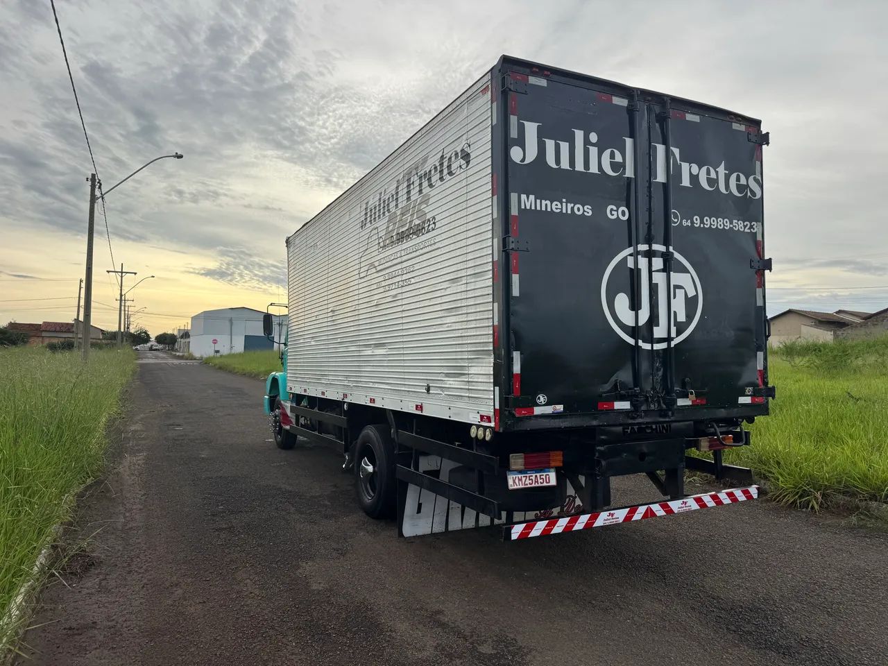 Caminhão baú toco - Foto 3