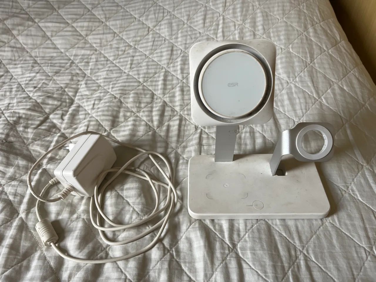 Carregador 3 em 1 para iPhone, air pods e Apple whatch