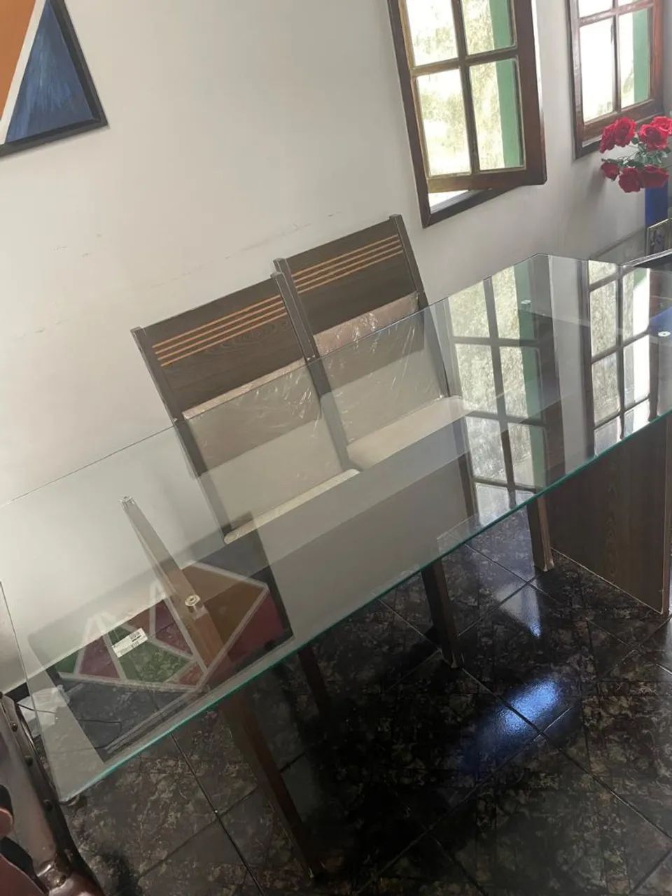 Venda de mesa de sala com cadeiras