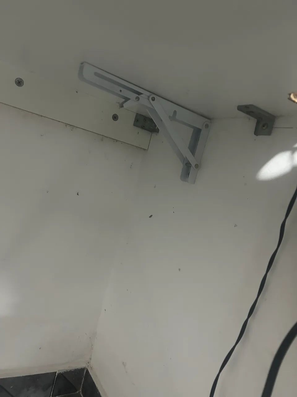 MESA SUSPENSA EM L - Foto 2