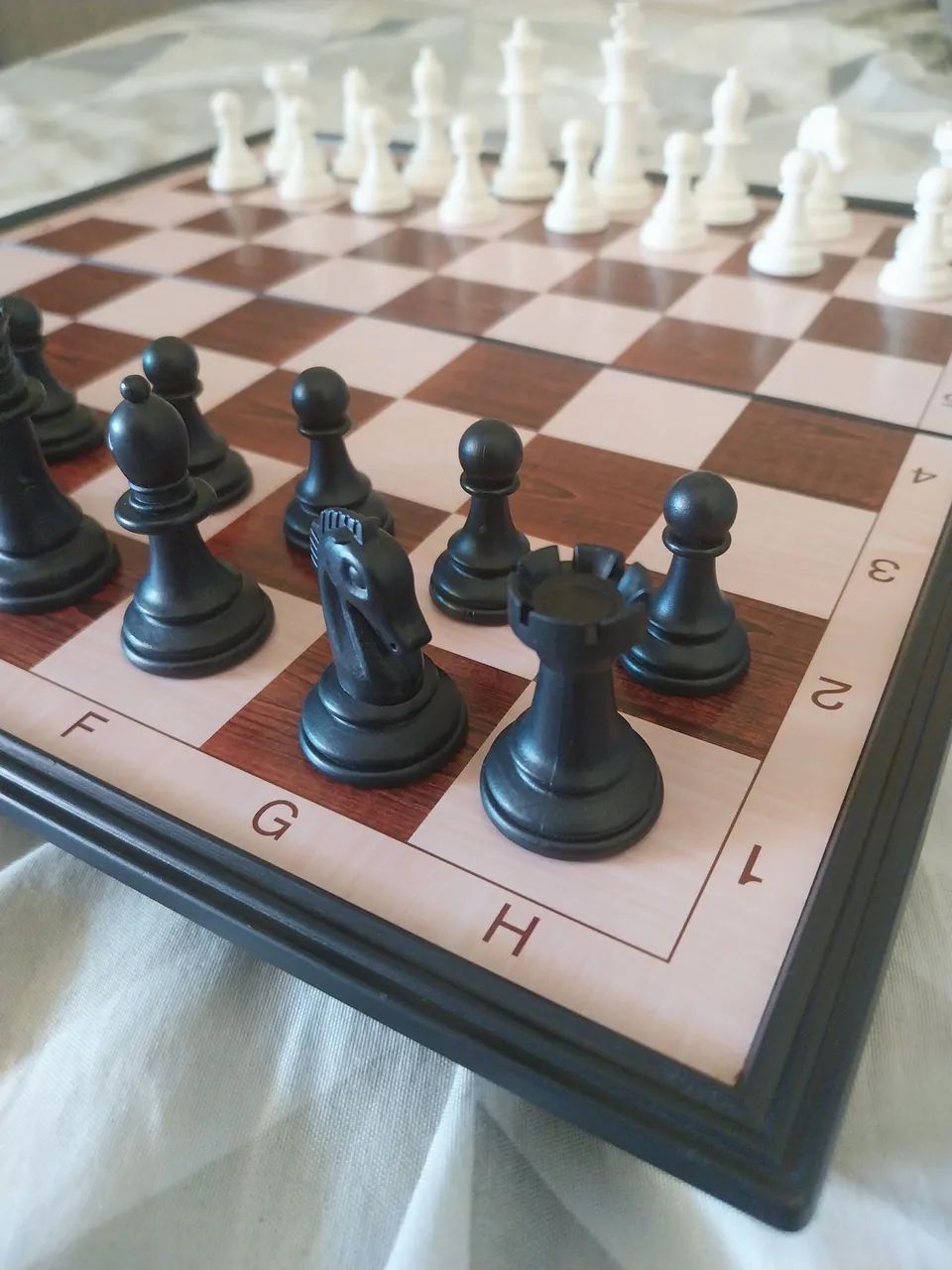 Tabuleiro 2 em 1 (Xadrez e Damas) Magnético e Dobrável - Foto 3