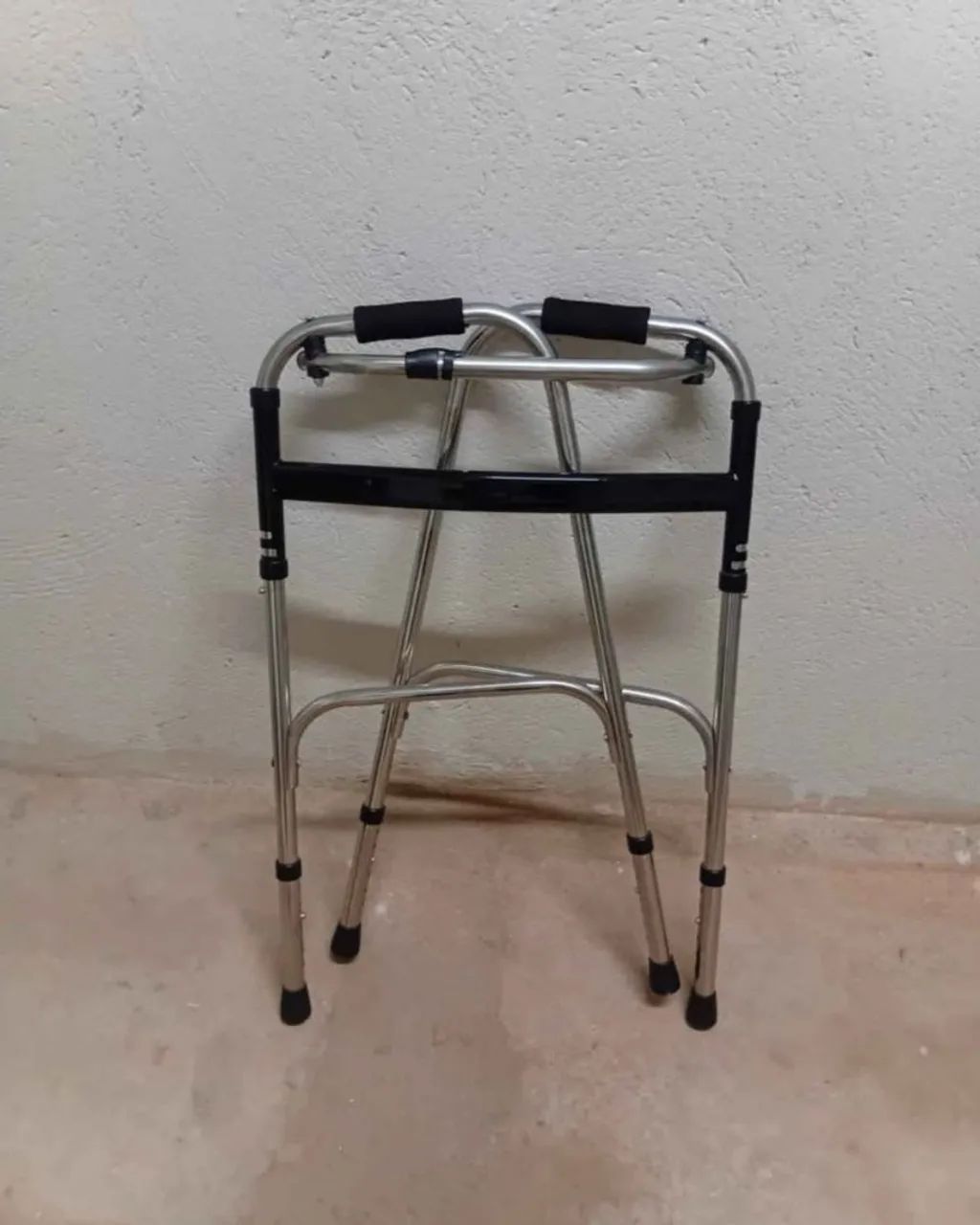 Andador Ortopédico de Alumínio, auxiliar leve e resistente. - Foto 4