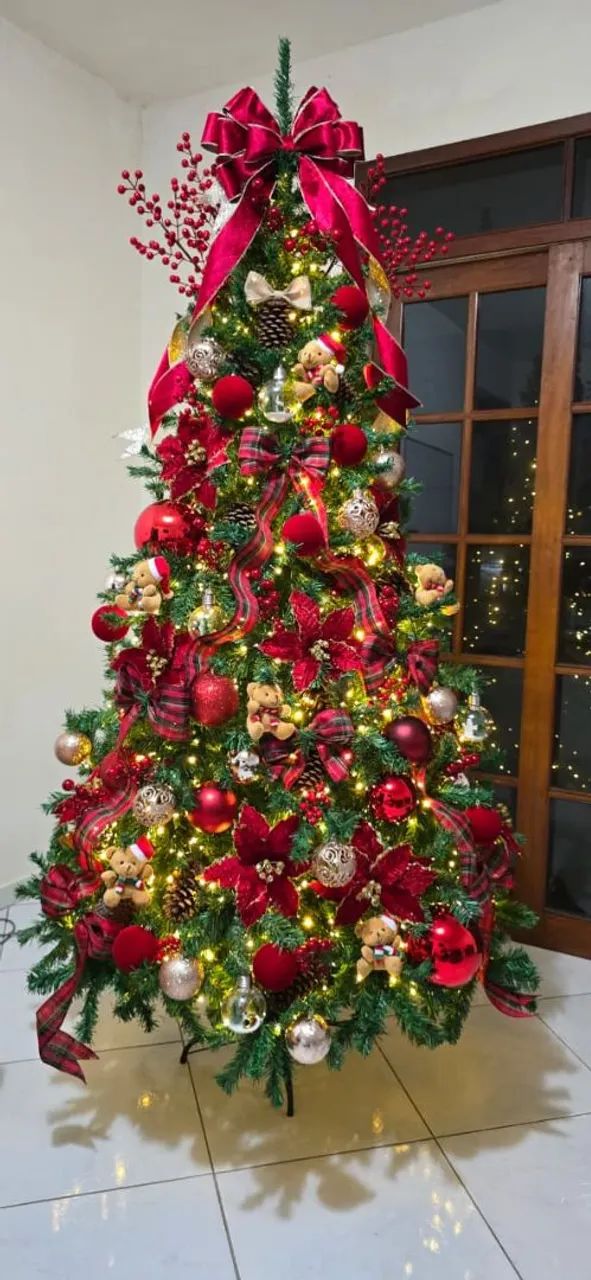 Árvore de Natal Completa com todos os enfeites