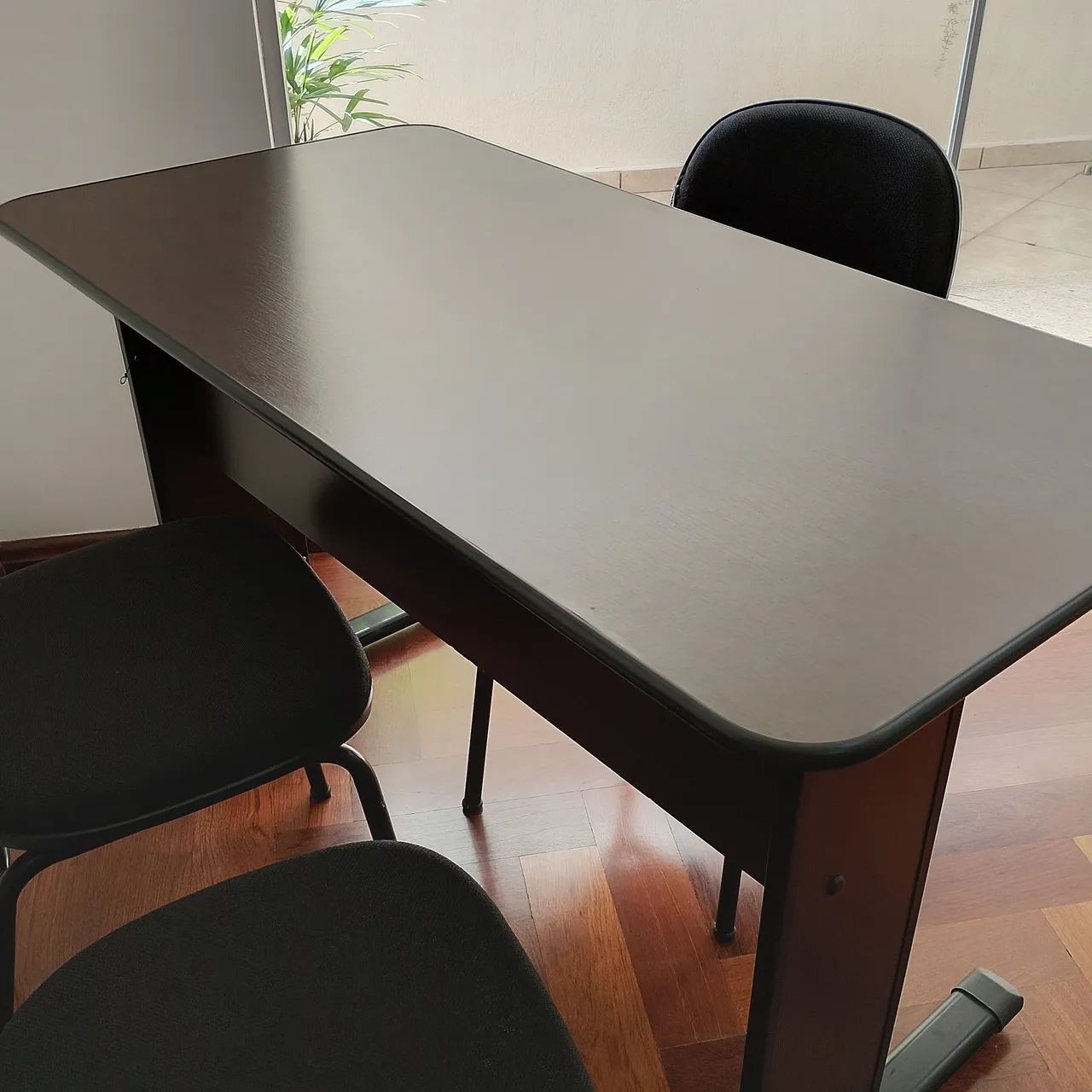 Mesa escritório com 3 cadeiras - Foto 4