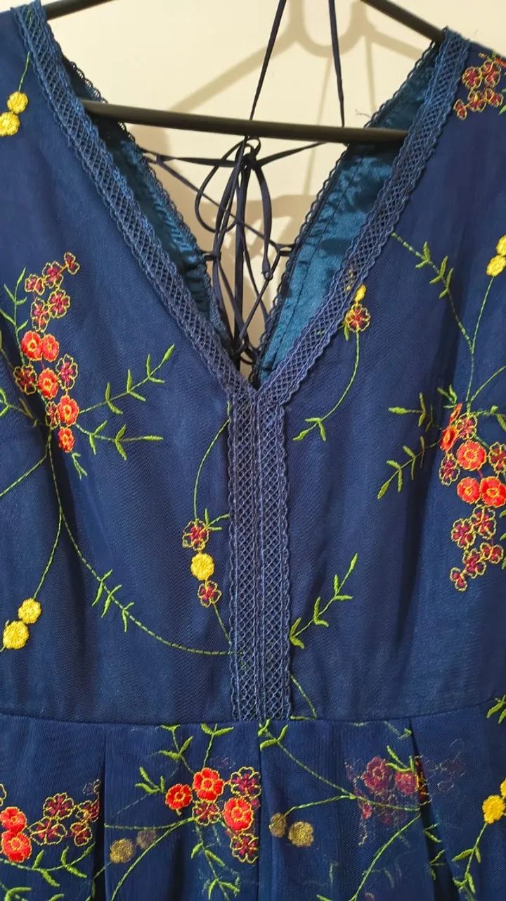 Vestido azul com bordado e tule, tamanho 38 - Foto 2