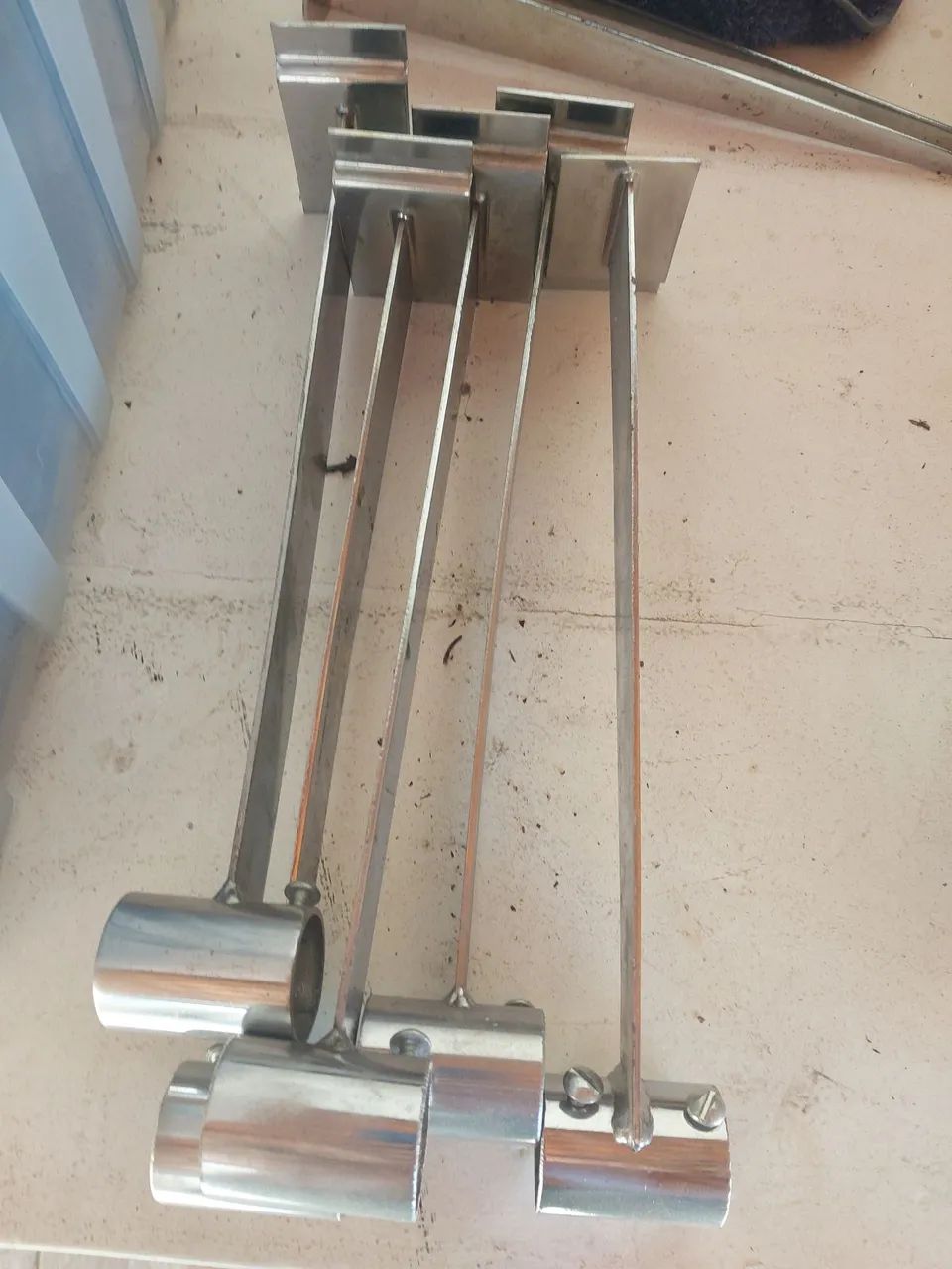 Mão francesa para painel canaletado