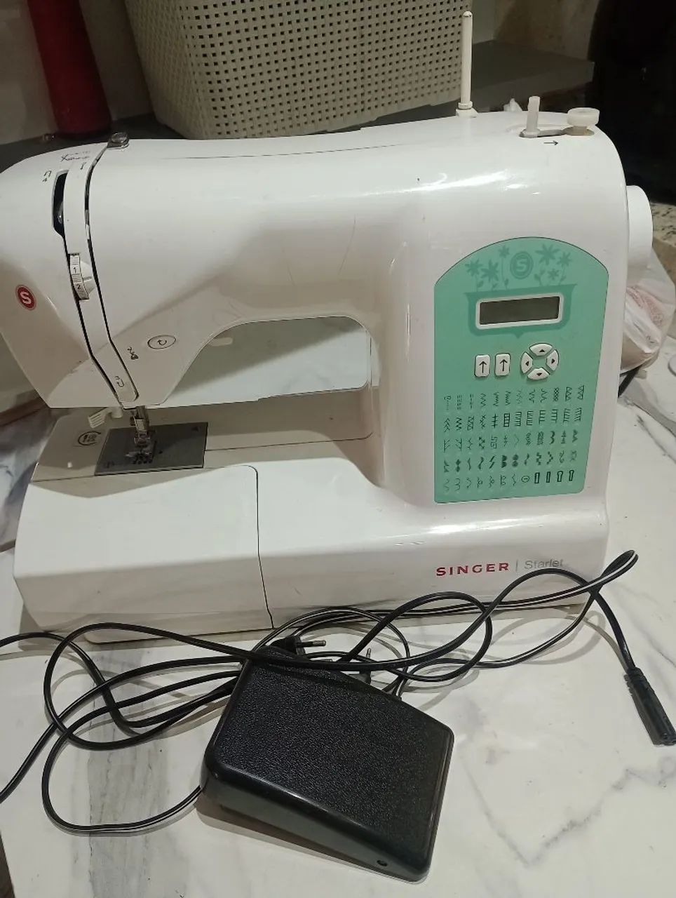 Máquina de costura singer Starlet modelo 6660