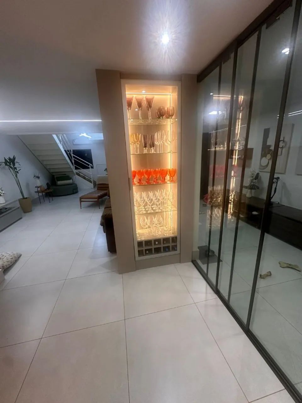 VENDO SOBRADO MODERNO 4 QUARTOS, 2 SUITES - Bairro Nobre - Foto 4