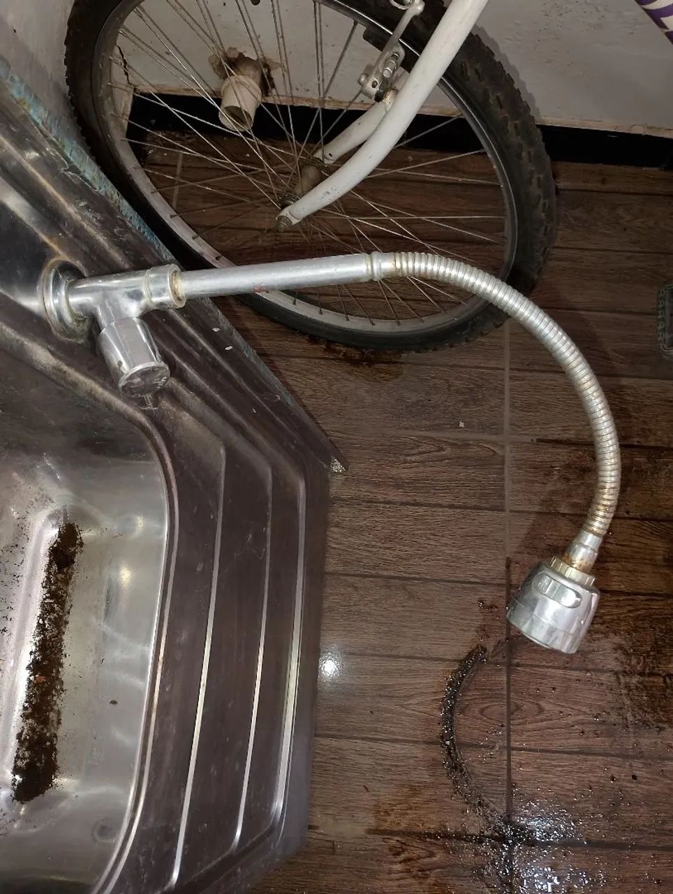 Vende se Pia de Cozinha com Torneira  - Foto 5