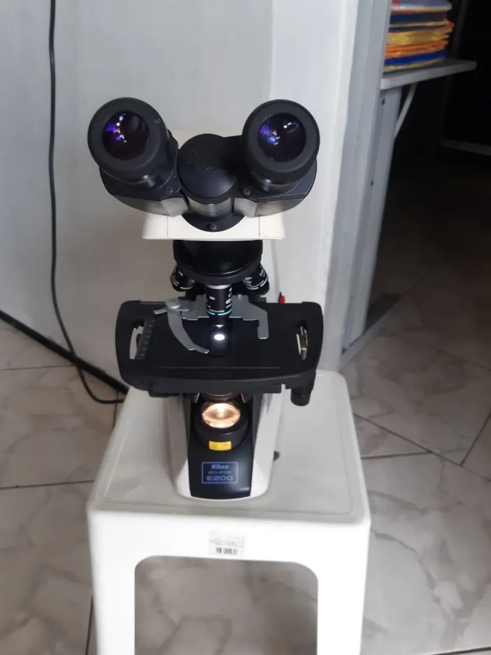 Microscópio NIKON Eclipse E200