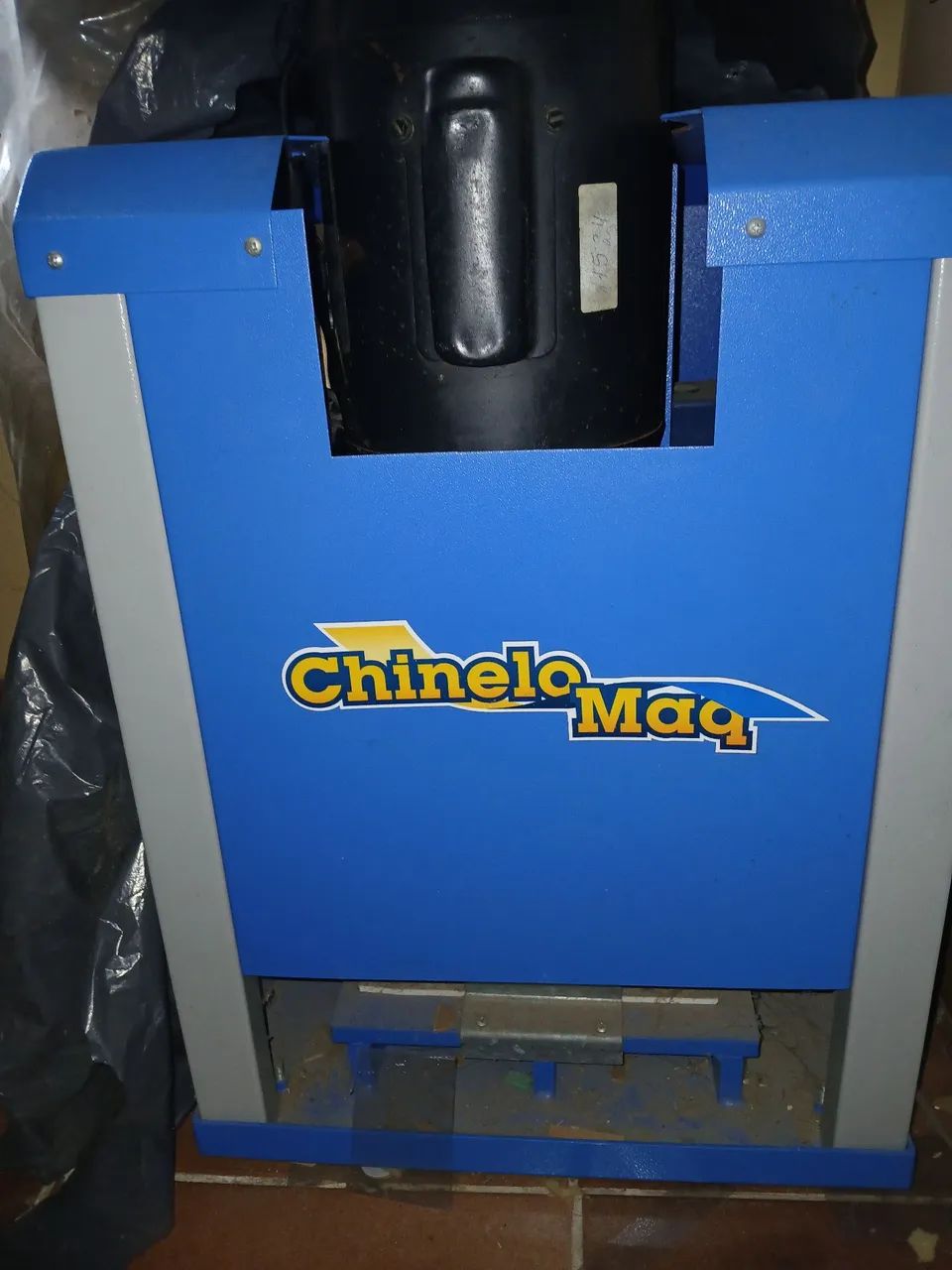 Maquinas para fazer chinelo Nova com tdas as ferramentas. 