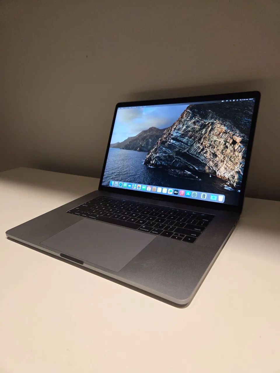 MacBook Pro 16 Intel Core i7 | 16GB RAM | SSD 256GB | Touch Bar
