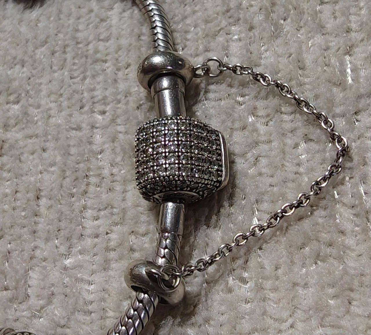 Pulseira Vivara Original com corrente de segurança e Berloques  - Foto 3