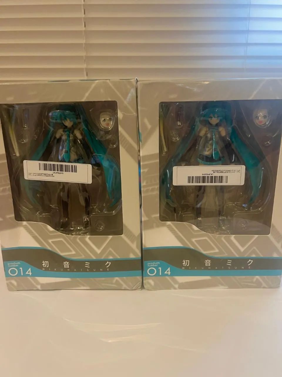 Lote de 2 figures Hatsune Miku bootleg novas na caixa lacrada