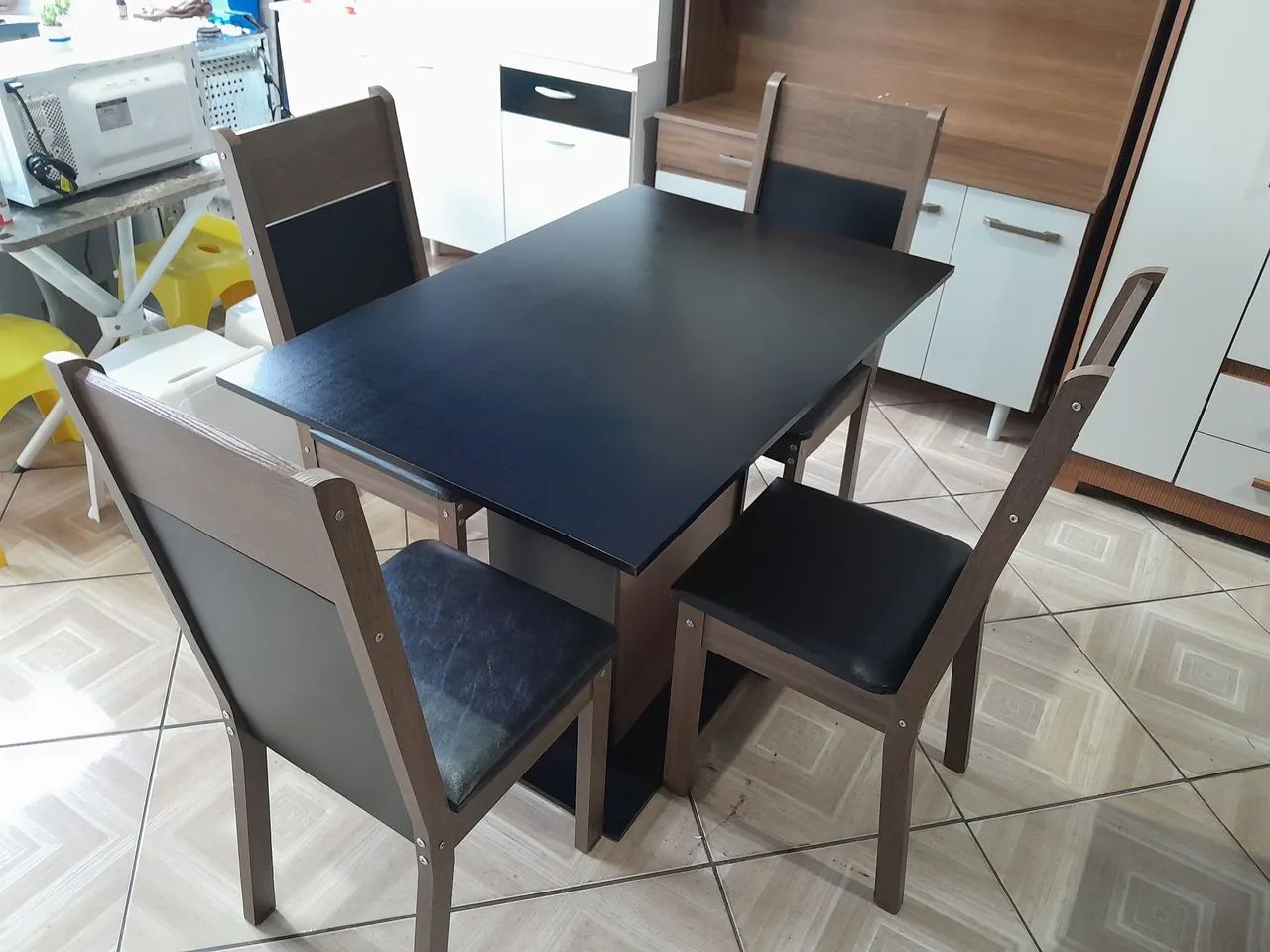 Mesa retângular 4 cd almofadadas MDF 