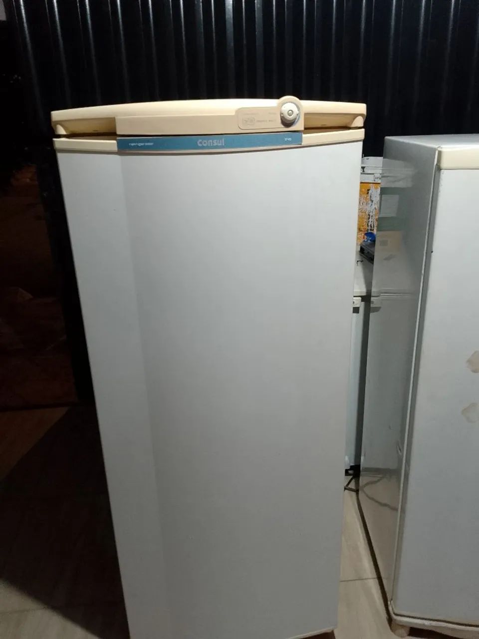 Vendo geladeira marca Consul 220 - Foto 4