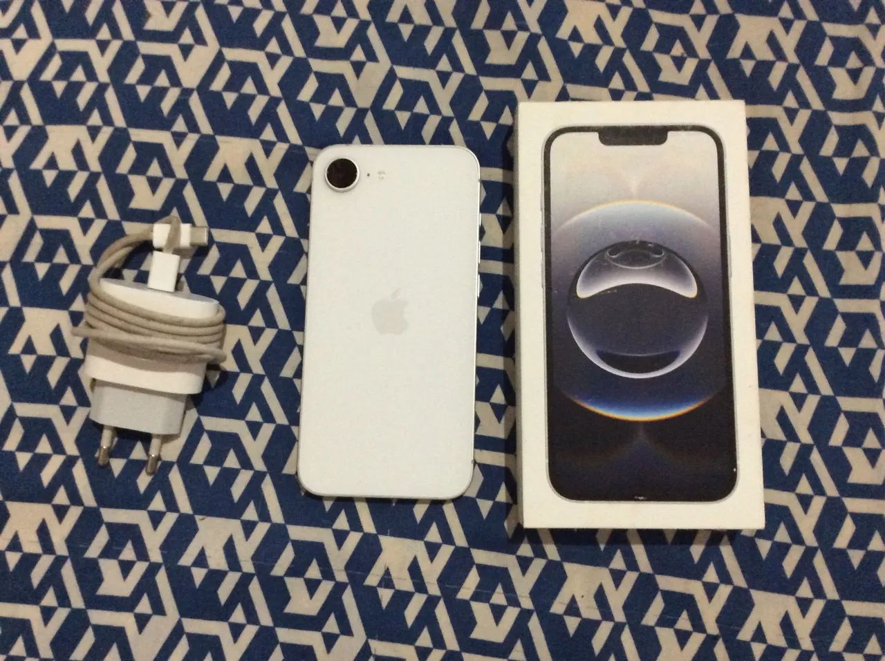 iPhone 16e 