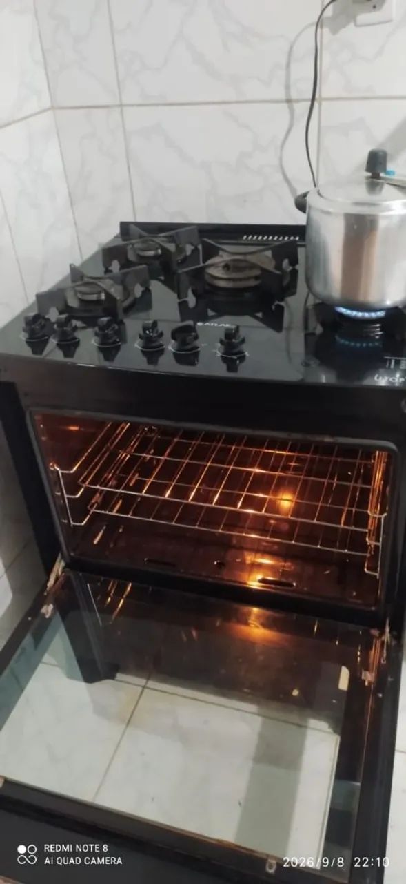Fogão com mesa de vidro