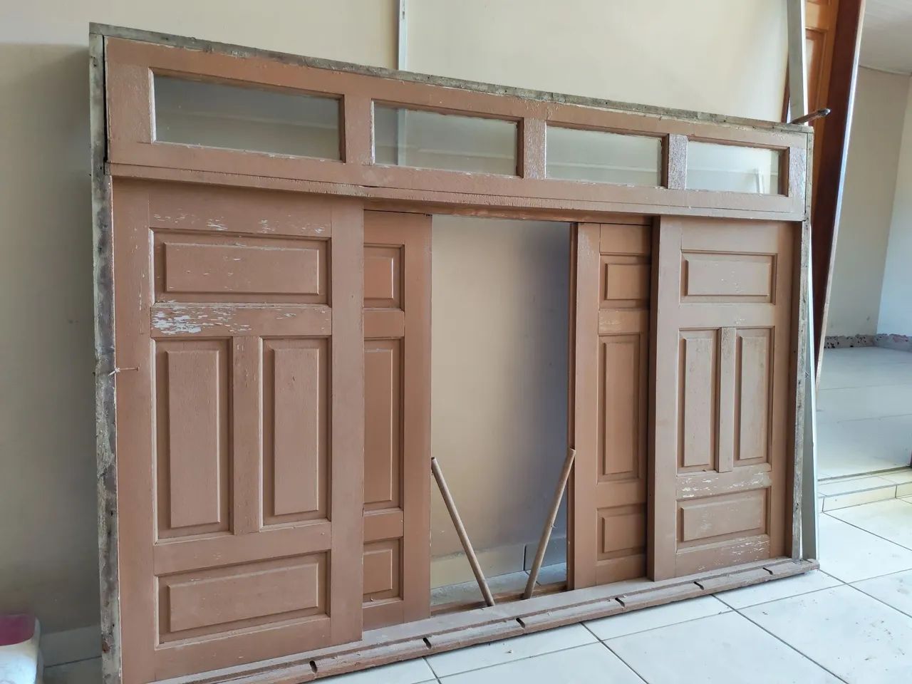 Janela em madeira maciça 4 folhas com vitral