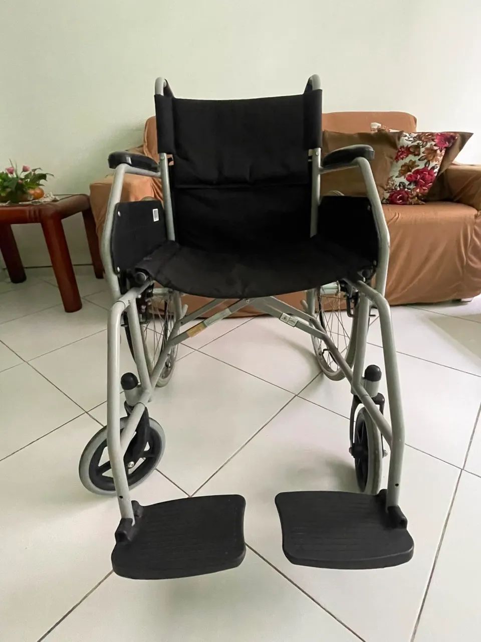 CADEIRA DE RODAS NOVA  - Foto 3